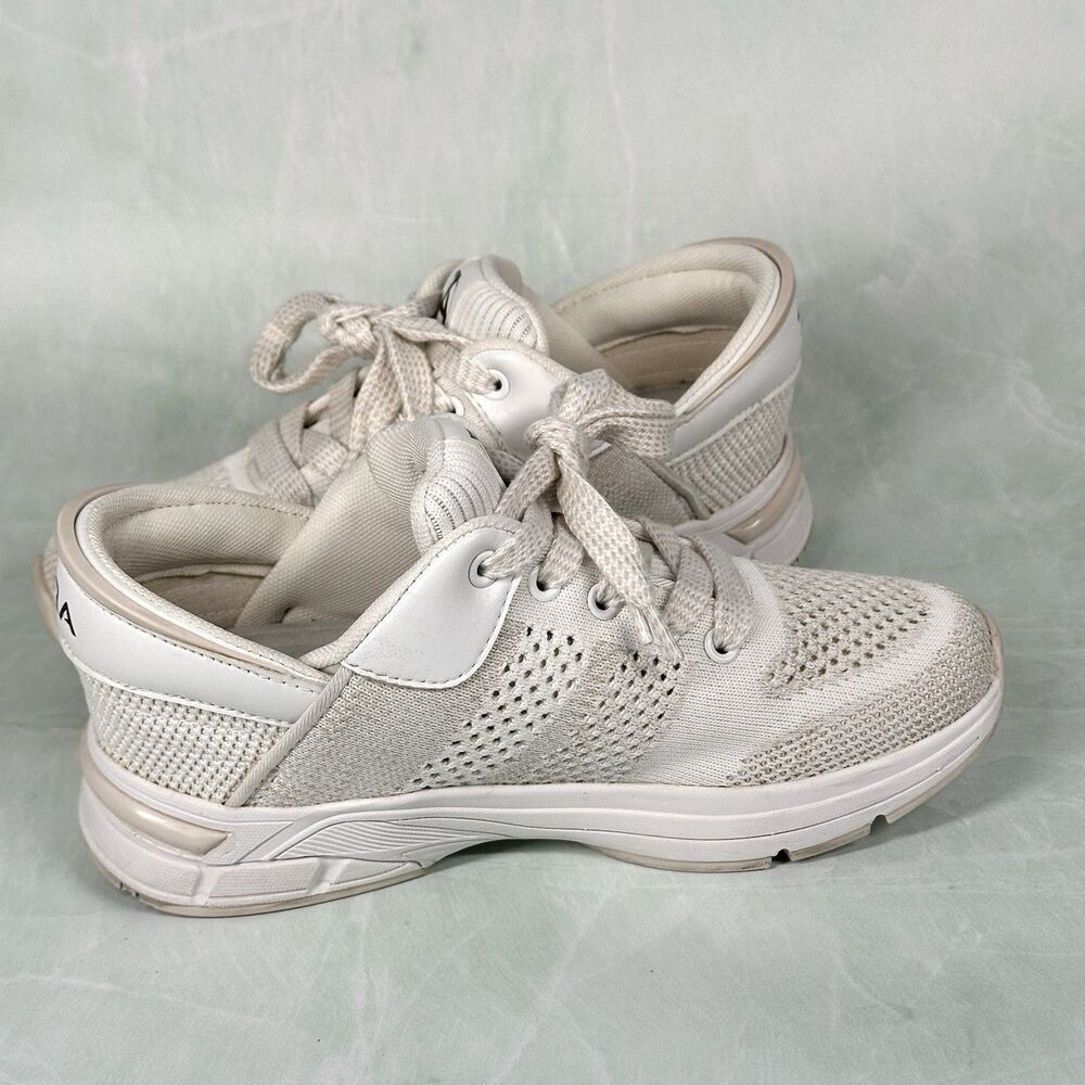 Zeba Shoes Womens Size 5.5 Vanilla Comfort Slip On Hands Free Walking Sneaker - Picture 7 of 15
